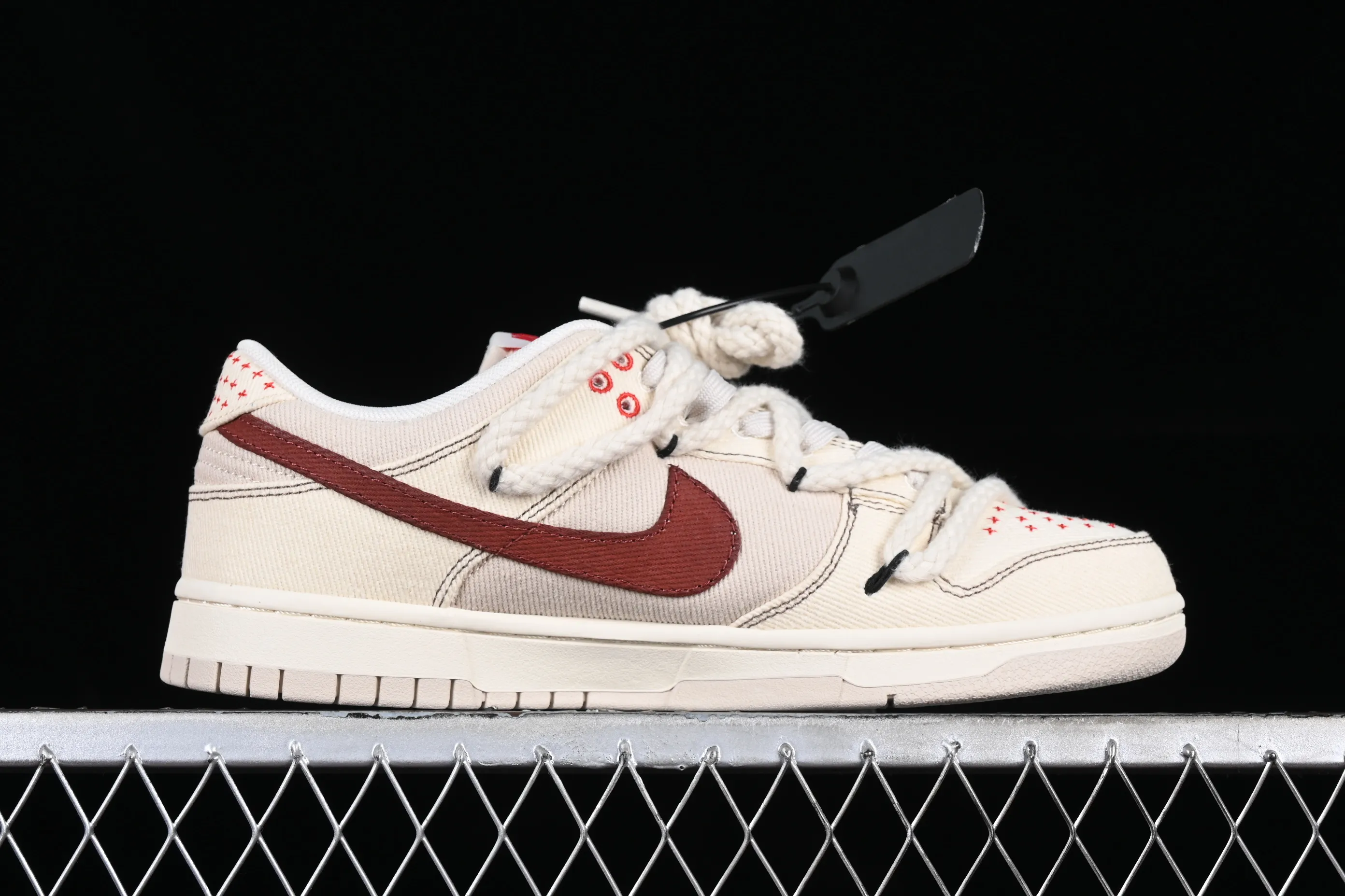 All categories Nk SB Dunk series Nk SB Dunk Low low-top sneakers Nk Dunk Low Outdoor wear high street style Sashiko embroidery Retro hemp rope deconstruction SB low-top casual sneakers DV0834-100